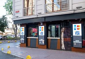 Lavin Hotel & Suites