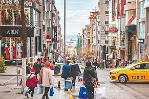 Lavin Hotel & Suites