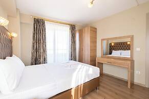 Lavin Hotel & Suites