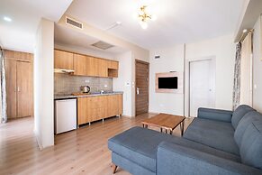 Lavin Hotel & Suites