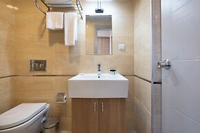 Lavin Hotel & Suites