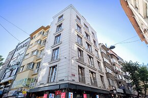 Lavin Hotel & Suites