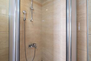 Lavin Hotel & Suites