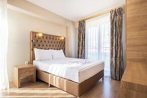 Lavin Hotel & Suites