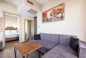 Lavin Hotel & Suites