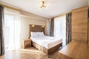 Lavin Hotel & Suites