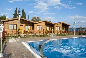 Luxurious Suits Surrounded by Nature With Jacuzzi Shared Pool in Bursa