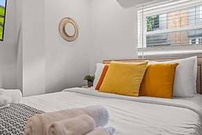 East Passyunk Trendy Apartment
