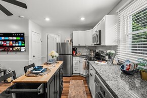 East Passyunk Trendy Apartment