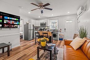 East Passyunk Trendy Apartment