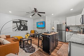 East Passyunk Trendy Apartment