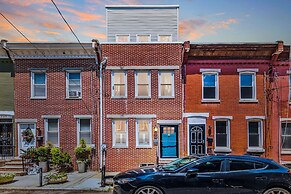 Trendy Fairmount Gem Roof Deck