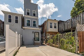 Trendy Fairmount Gem Roof Deck