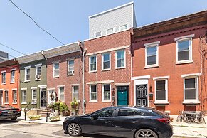 Trendy Fairmount Gem Roof Deck