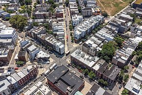 Trendy Fairmount Gem Roof Deck