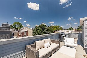 Trendy Fairmount Gem Roof Deck