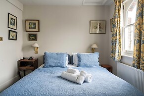 Charming 2BD Garden House - Hammersmith