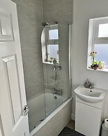 Cosy 2-bed House Close to Belfast City Centre