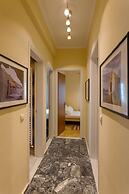 Metropolis Apartment