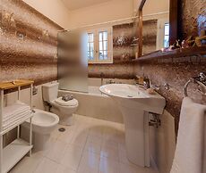 Metropolis Apartment