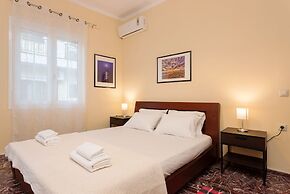 Metropolis Apartment