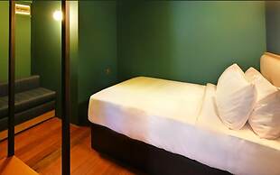Dream Chaser Boutique Capsule Hotel