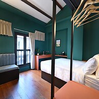 Dream Chaser Boutique Capsule Hotel