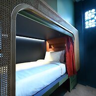 Dream Chaser Boutique Capsule Hotel
