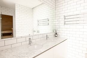 2ndhomes Luminous 2BR Loft House w Sauna