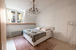 2ndhomes Luminous 2BR Loft House w Sauna