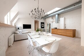 2ndhomes Luminous 2BR Loft House w Sauna