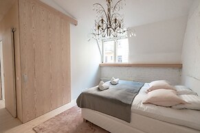 2ndhomes Luminous 2BR Loft House w Sauna