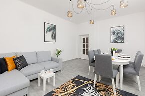 Warsaw Mickiewicza Apartment by Renters