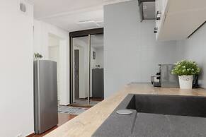 Warsaw Mickiewicza Apartment by Renters