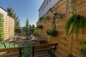 Warsaw Mickiewicza Apartment by Renters