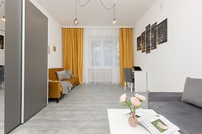 Warsaw Mickiewicza Apartment by Renters