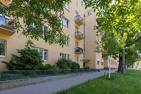 Warsaw Mickiewicza Apartment by Renters