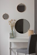 Warsaw Mickiewicza Apartment by Renters