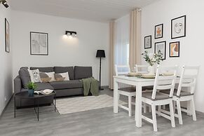Warsaw Mickiewicza Apartment by Renters