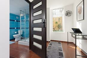 Warsaw Mickiewicza Apartment by Renters