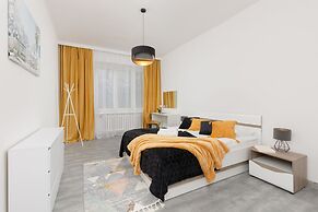 Warsaw Mickiewicza Apartment by Renters