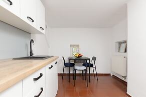 Warsaw Mickiewicza Apartment by Renters