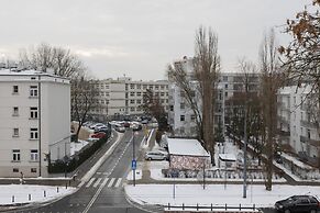 Warsaw Mickiewicza Apartment by Renters