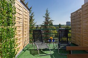 Warsaw Mickiewicza Apartment by Renters