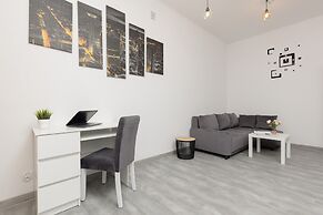 Warsaw Mickiewicza Apartment by Renters