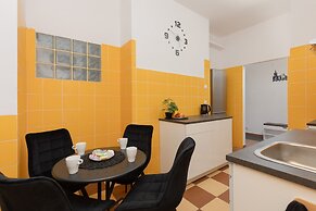 Warsaw Mickiewicza Apartment by Renters