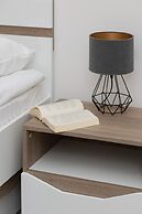 Warsaw Mickiewicza Apartment by Renters