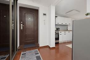 Warsaw Mickiewicza Apartment by Renters