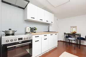 Warsaw Mickiewicza Apartment by Renters