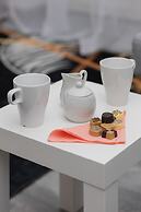 Warsaw Mickiewicza Apartment by Renters